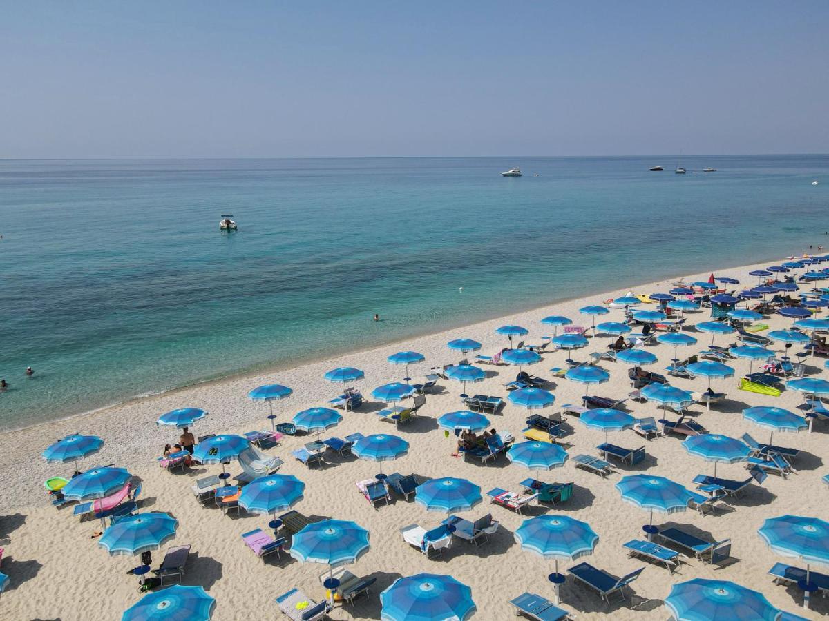 Hotel Scoglio Del Leone Zambrone Exterior photo