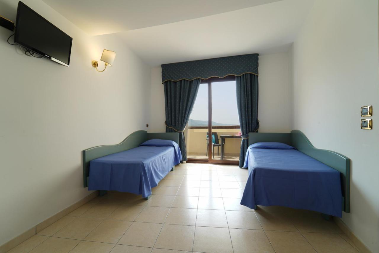 Hotel Scoglio Del Leone Zambrone Exterior photo