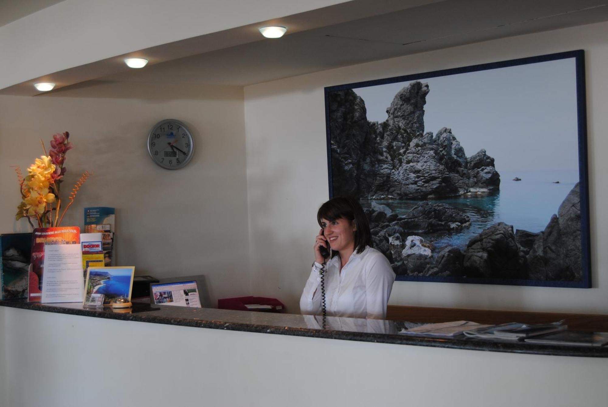 Hotel Scoglio Del Leone Zambrone Exterior photo
