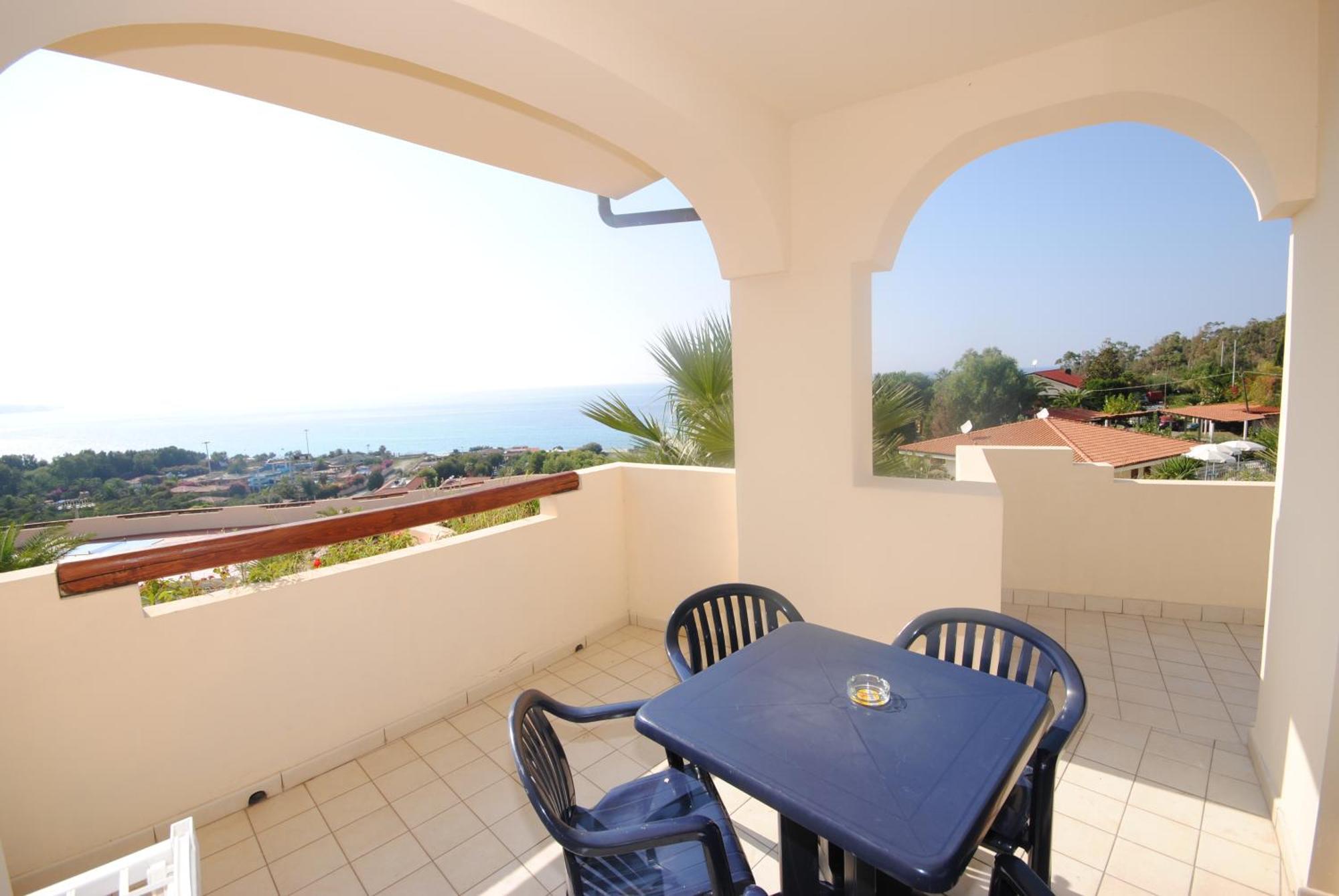 Hotel Scoglio Del Leone Zambrone Exterior photo