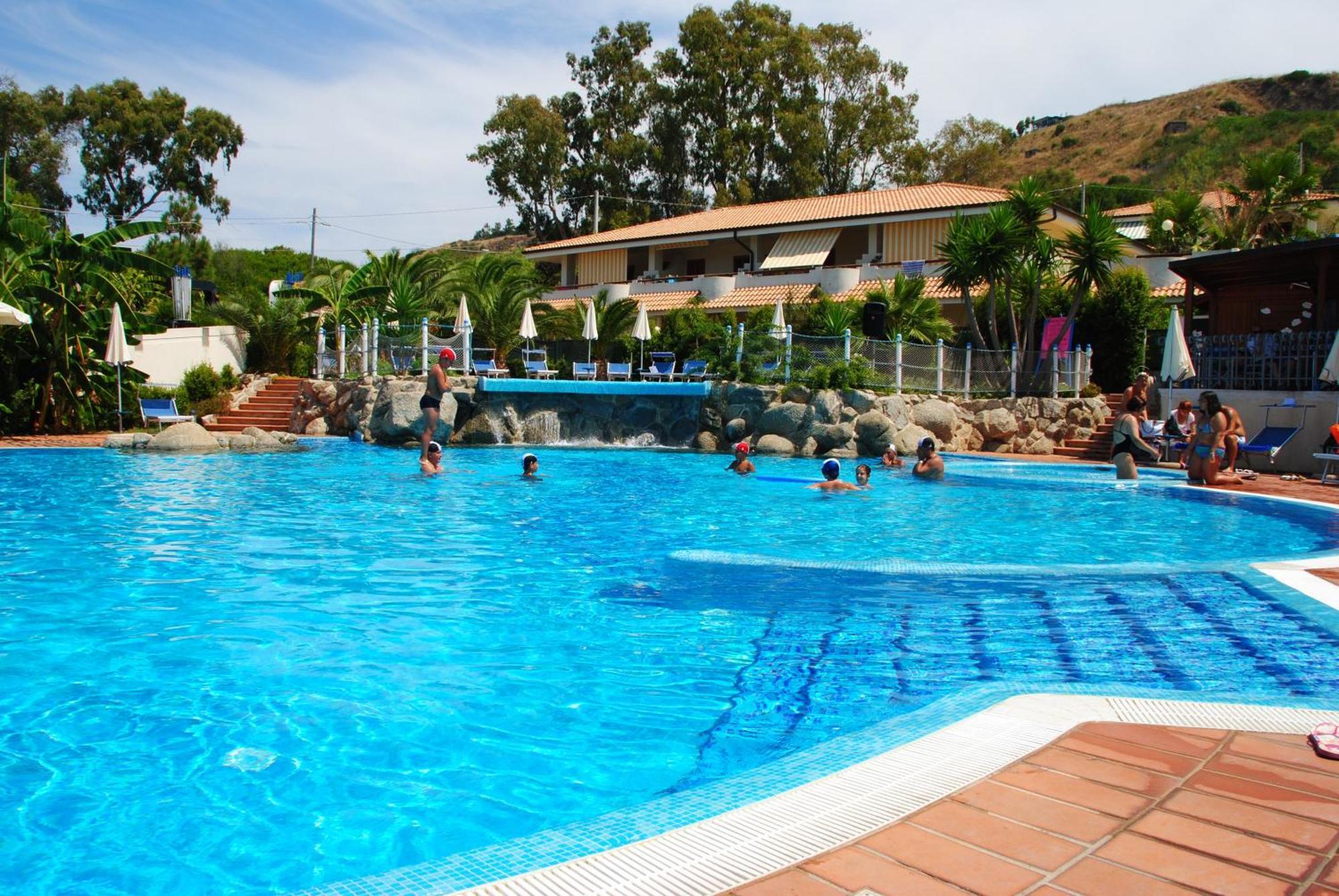 Hotel Scoglio Del Leone Zambrone Exterior photo