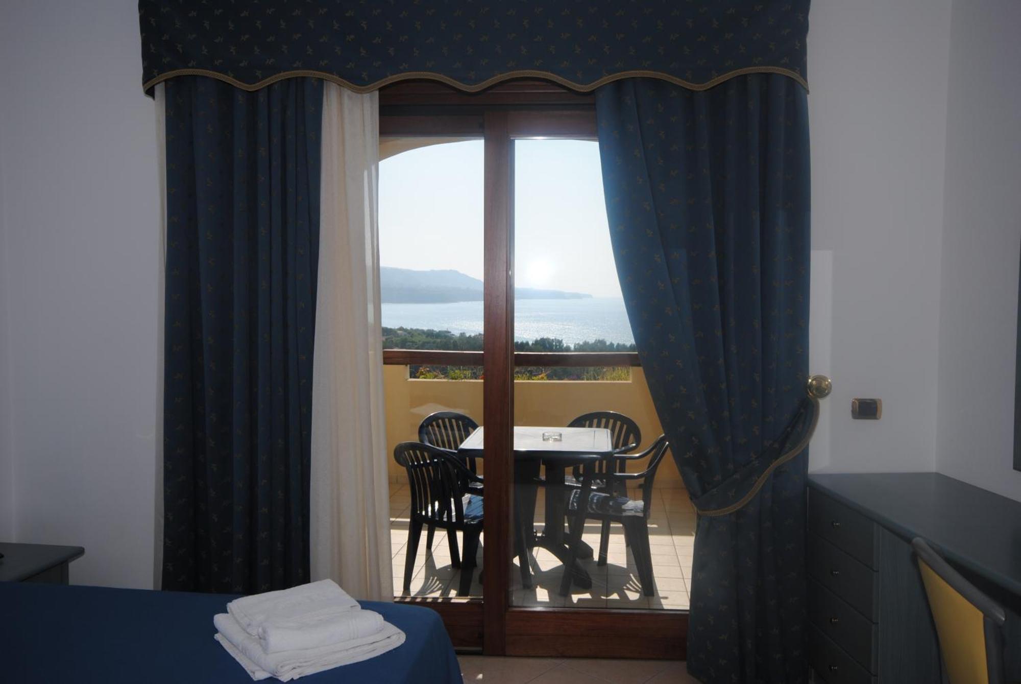 Hotel Scoglio Del Leone Zambrone Exterior photo