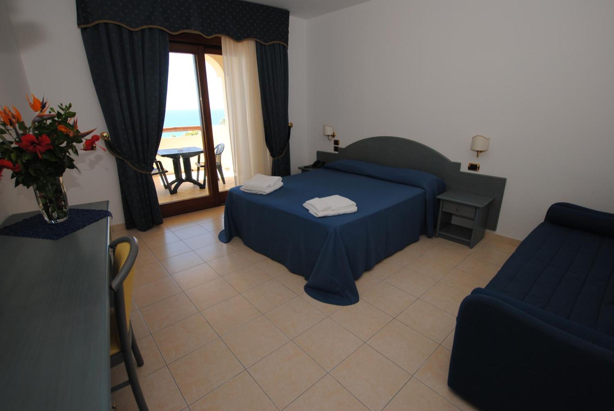 Hotel Scoglio Del Leone Zambrone Exterior photo