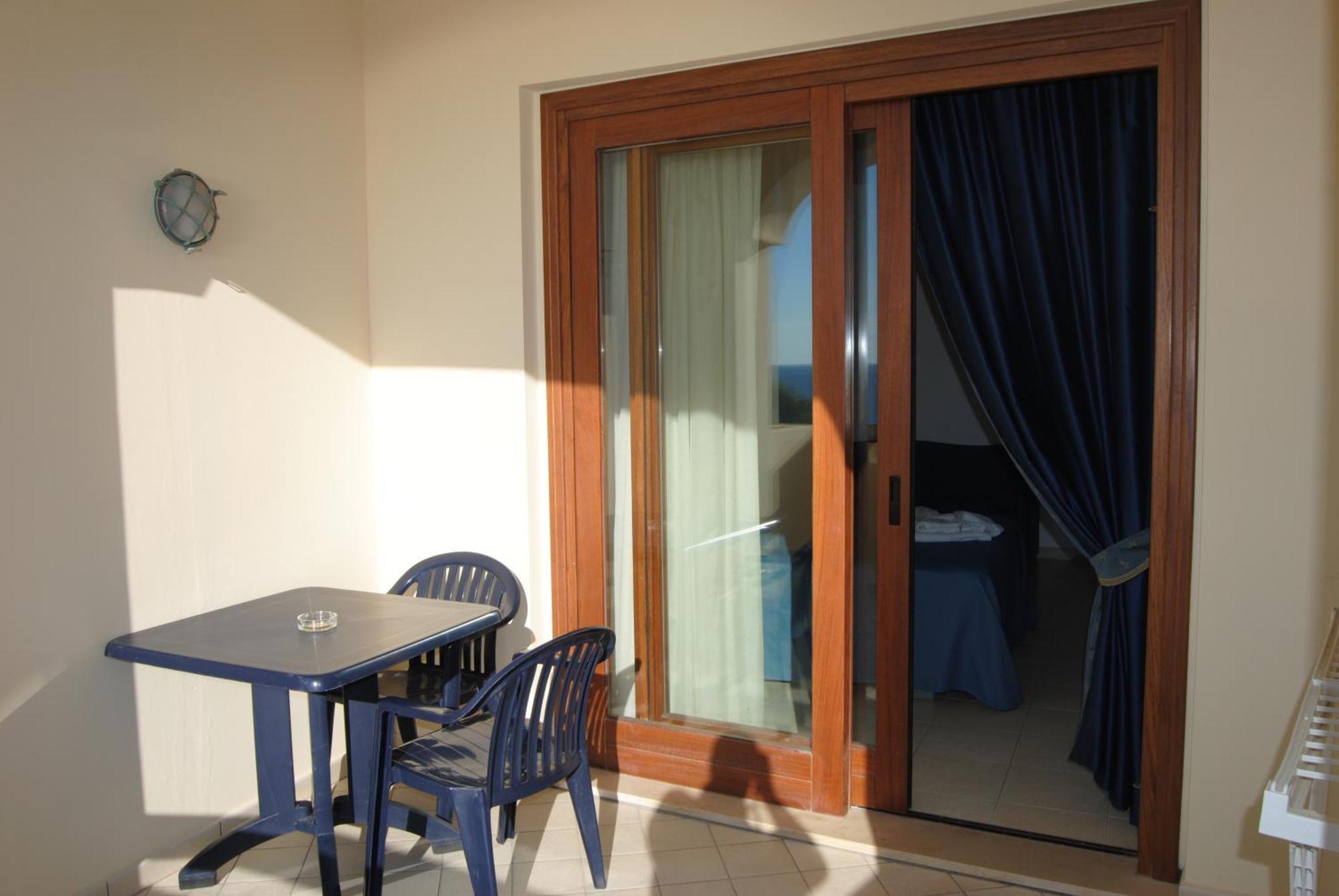 Hotel Scoglio Del Leone Zambrone Exterior photo