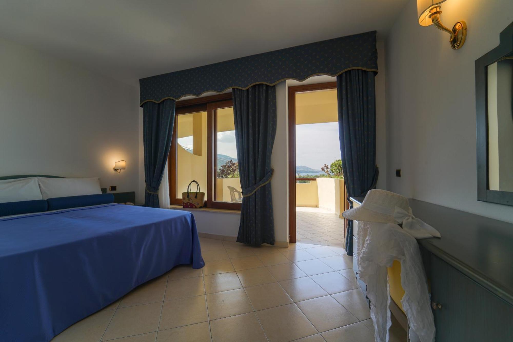 Hotel Scoglio Del Leone Zambrone Exterior photo
